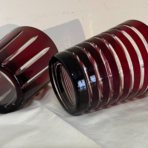 2 Festive Sur La Table Hand Cut Cranberry to Clear Glasses - Picture 3 of 4